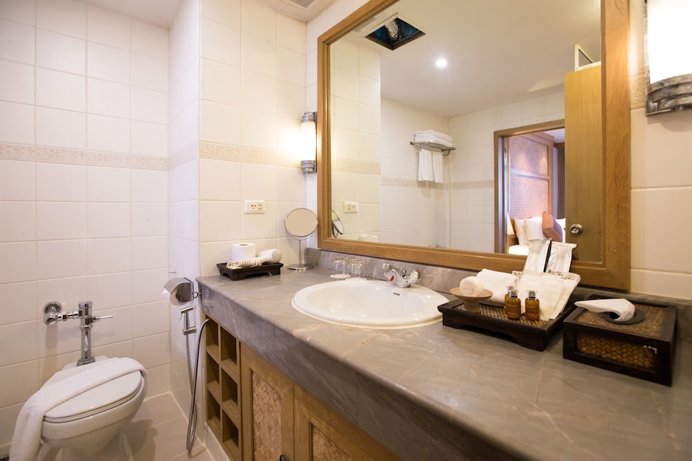 The Tarntawan Hotel Surawong Bangkok 8/60
