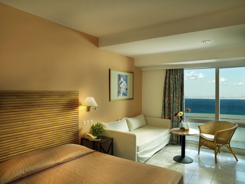Dionysos Hotel 32/76