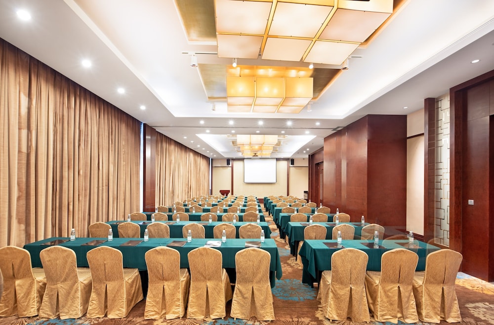 L Gem Hotel 42/50