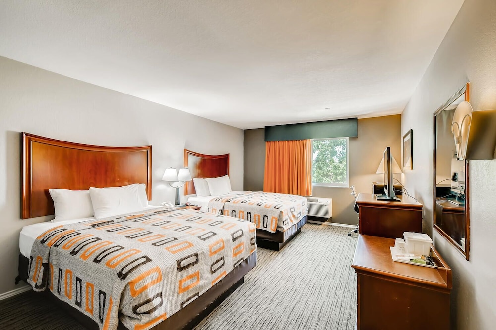 Orangewood Inn Suites Midtown 16/58