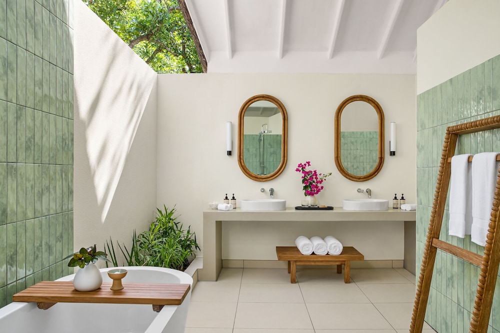 NH Collection Maldives Reethi Resort 8/55