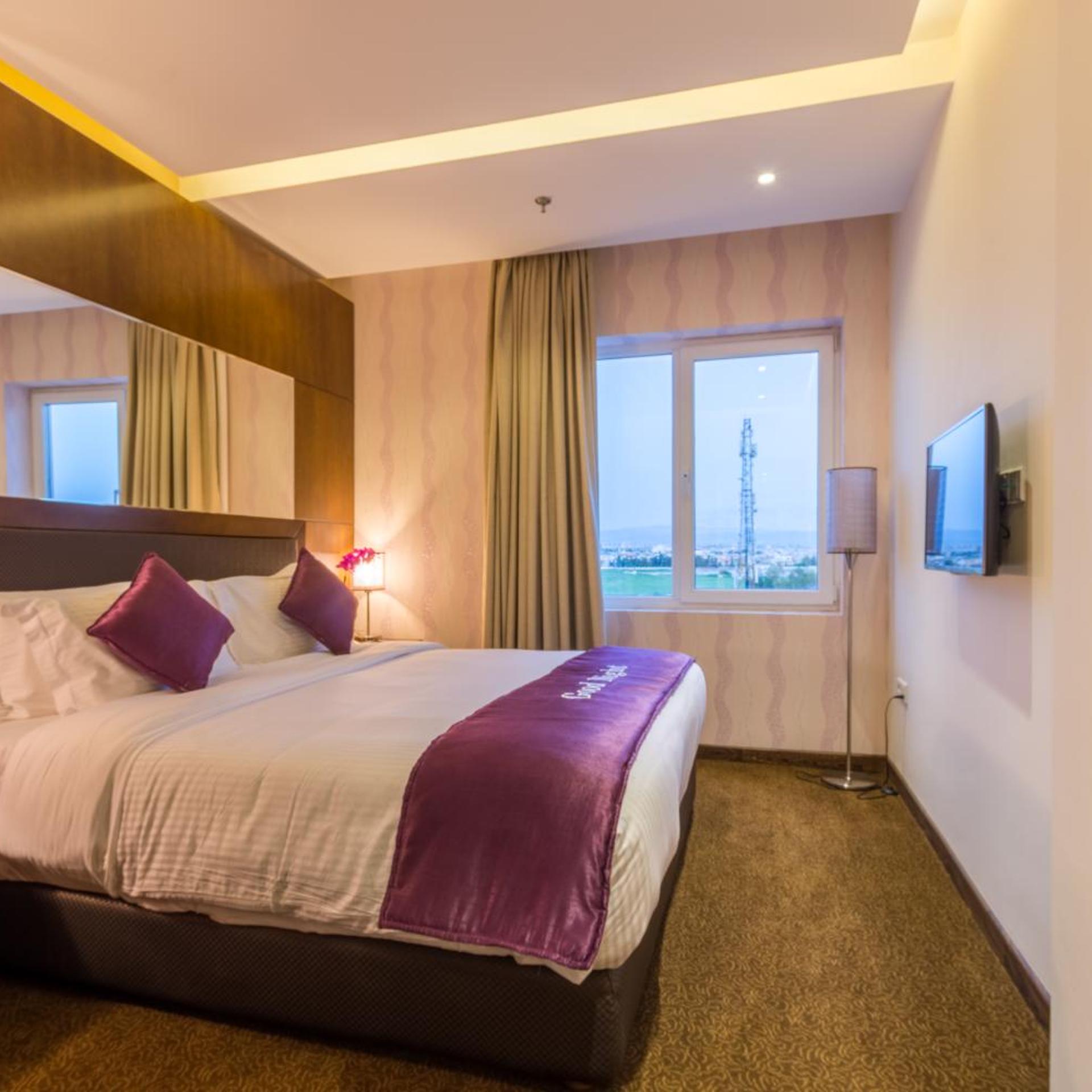 LA ROCHE HOTEL 13/53