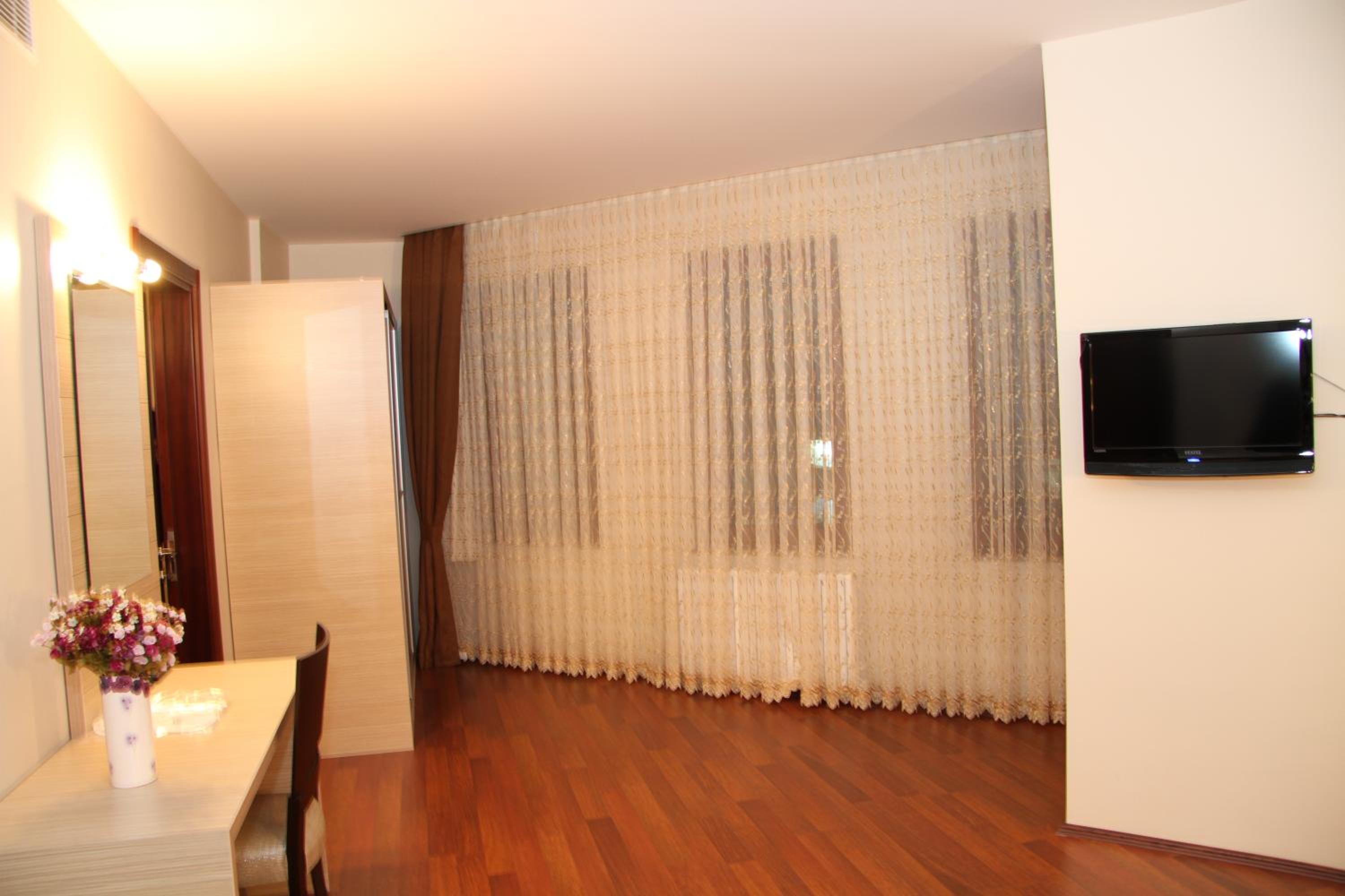Solis Hotel 6/23
