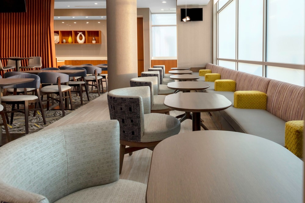 SpringHill Suites Kansas City Airport 21/33