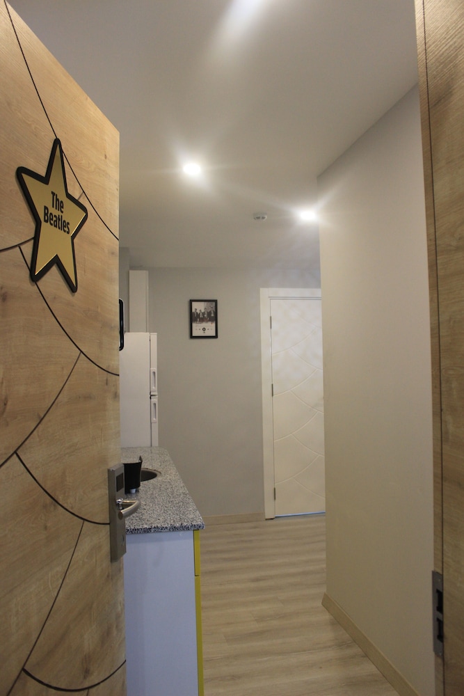 Retro Star Suites 9/38