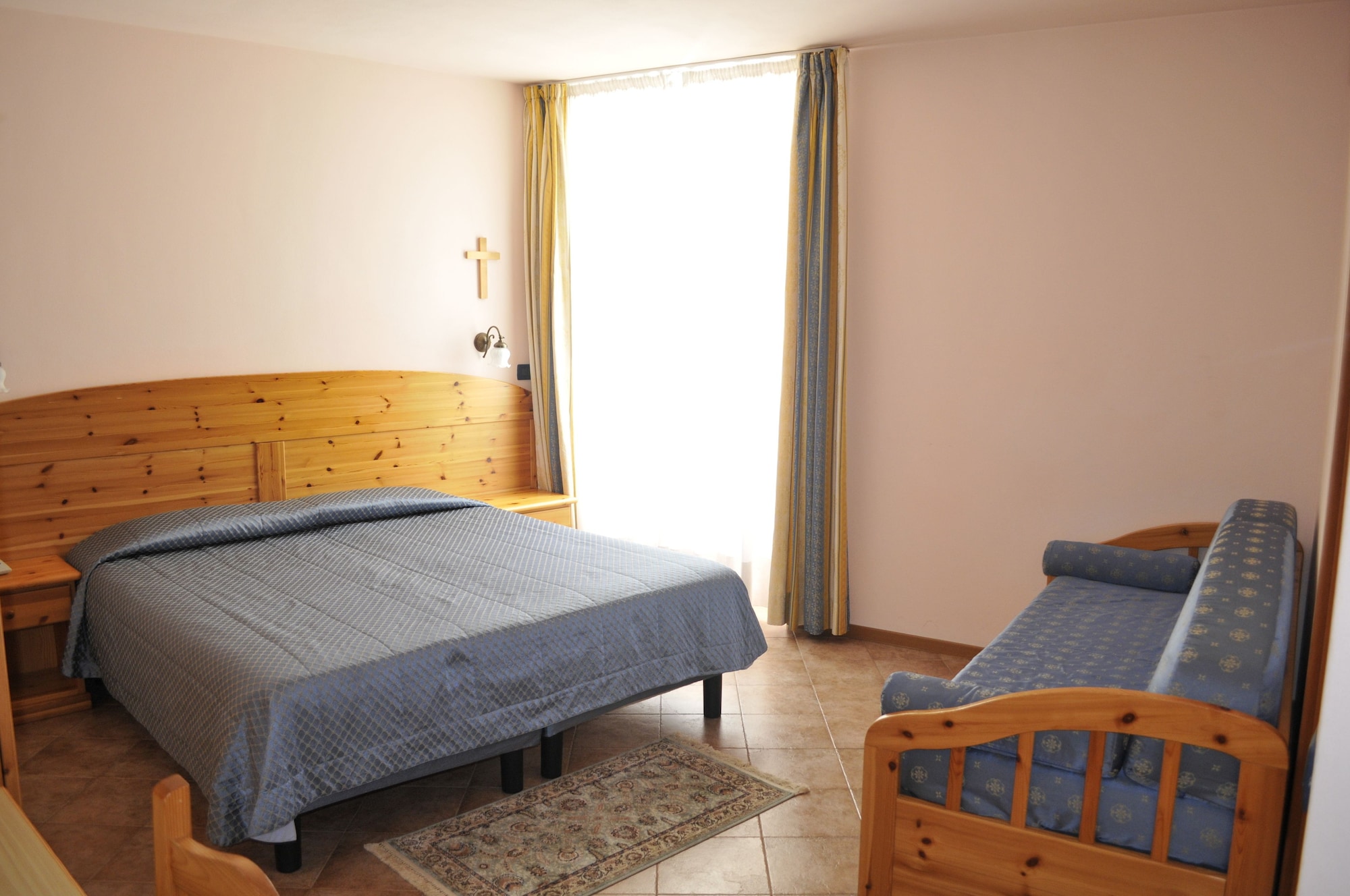 ROOM, QUADRUPLE