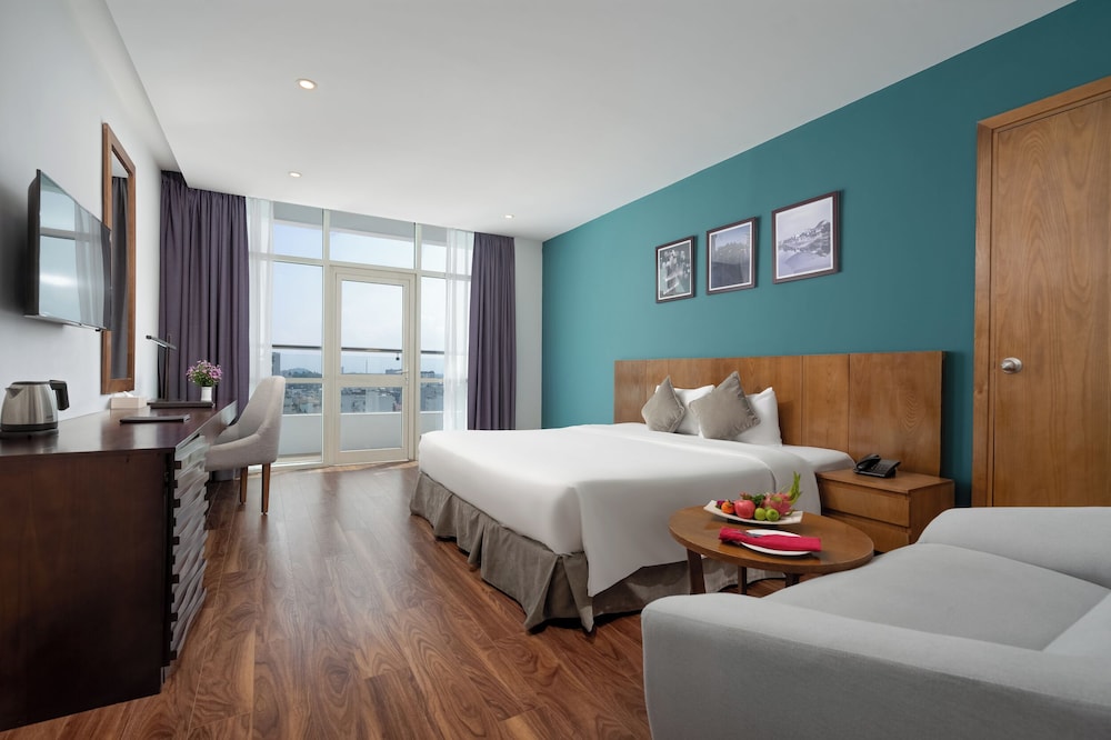 غرفة بريميوم بسرير كينج بإطلالة على المدينة، Royal Lotus Hotel Danang 5/10