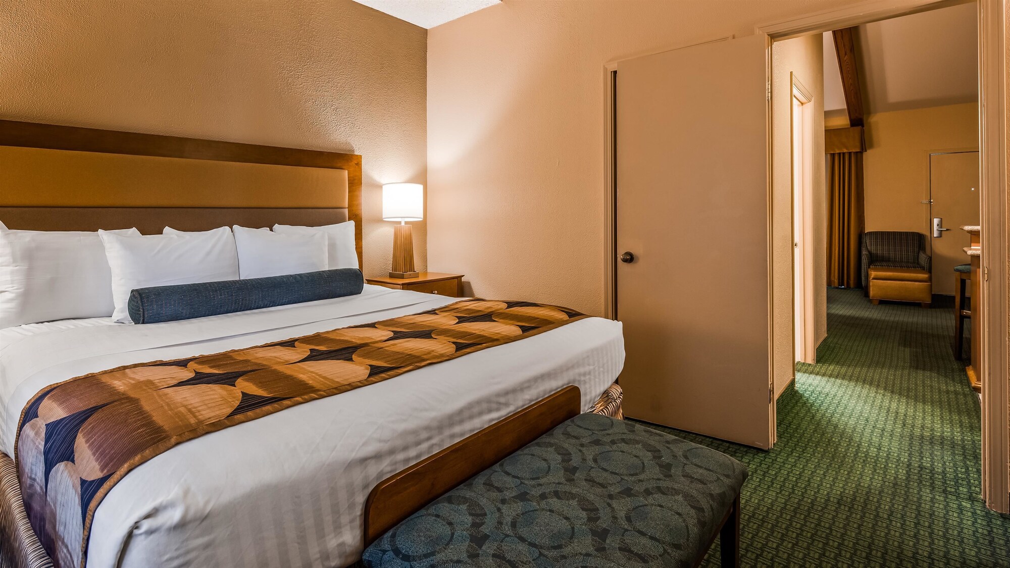 Suite, King Bed, Kitchenette