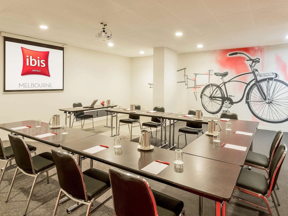 ibis Melbourne Hotel and Apartments 60/70