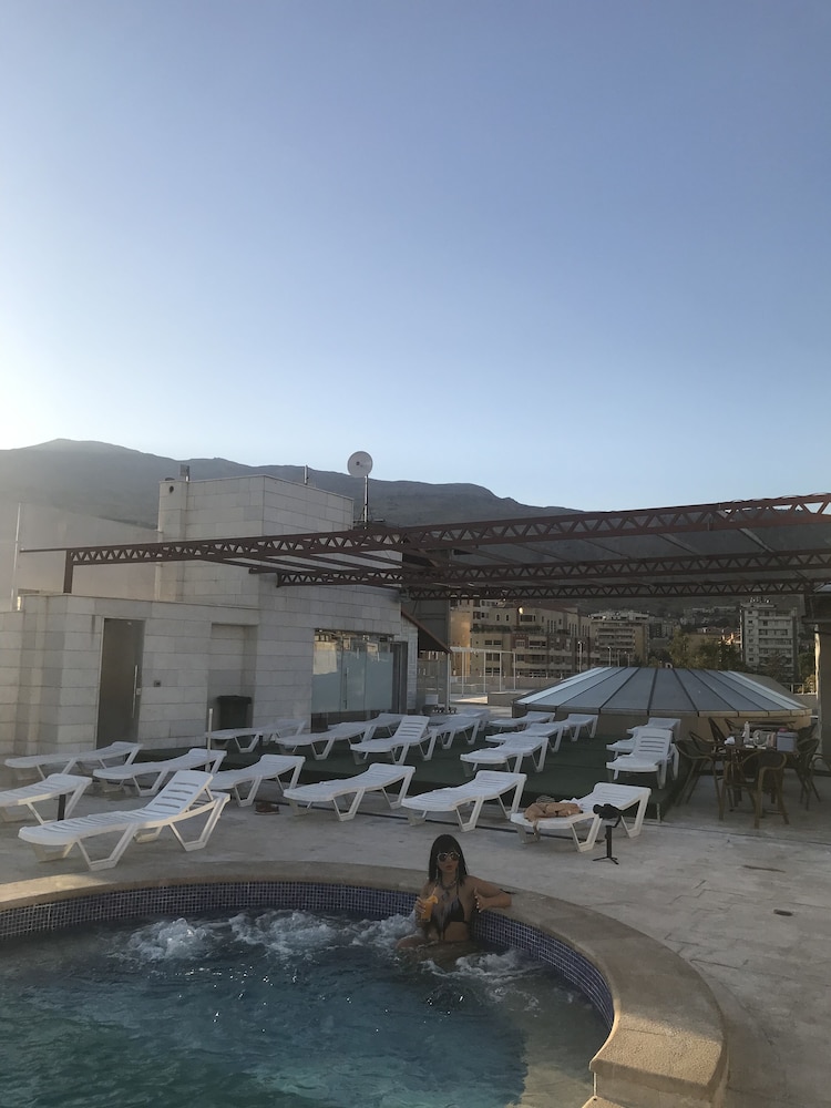 DELORA HOTEL AND SUITES 30/65