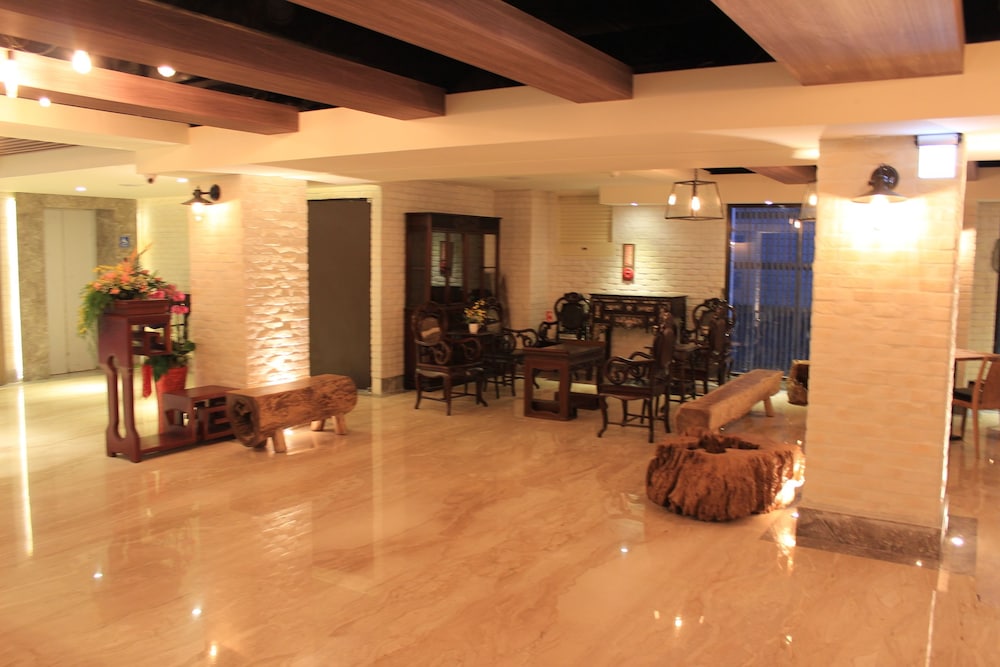 Lan Kwai Fong Garden Hotel 51/66