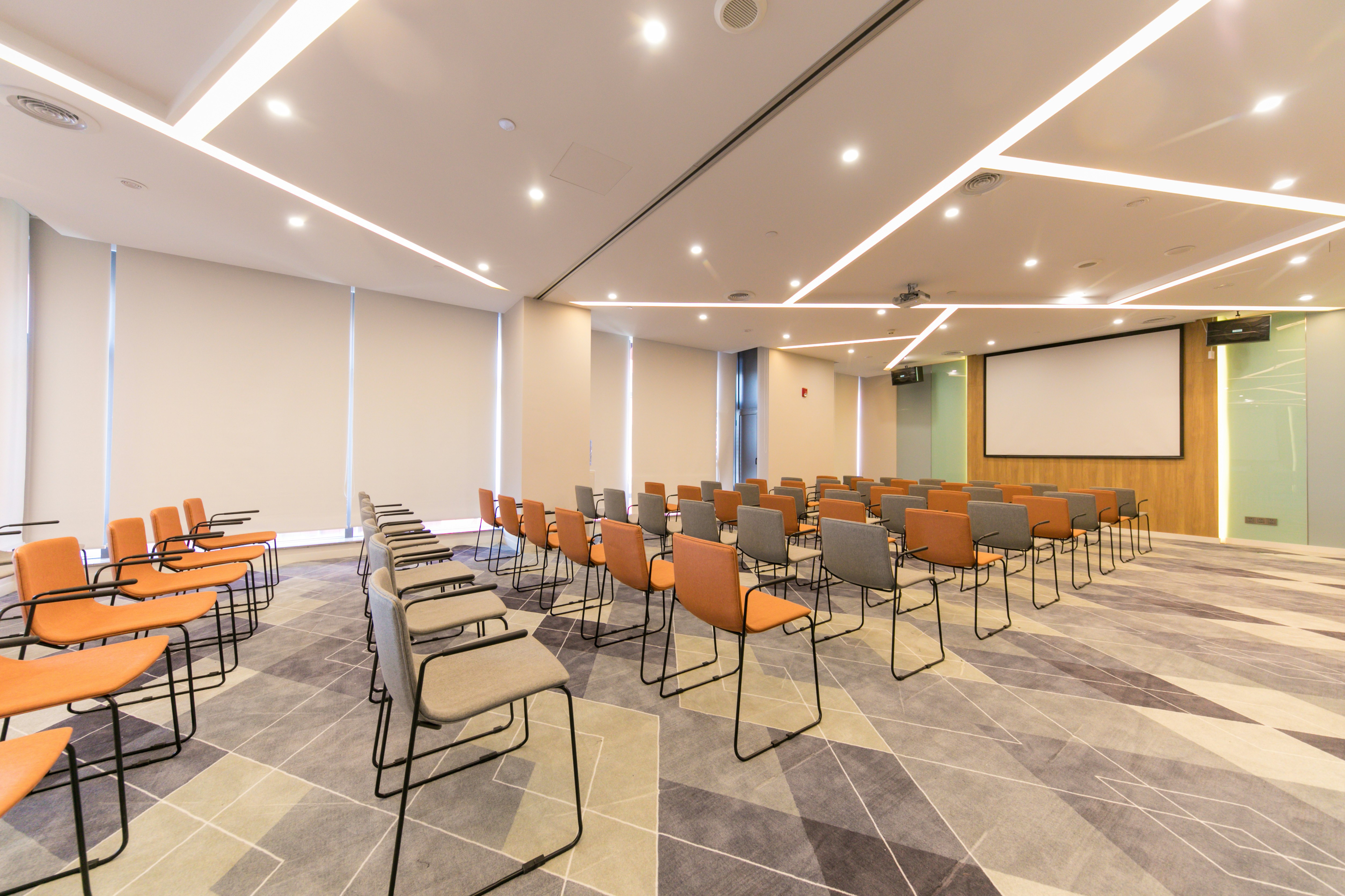Holiday Inn Express Shanghai Tangzhen 58/63