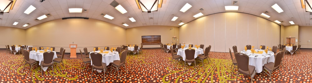 Ramada Plaza by Wyndham Sheridan Hotel and Convention Center 45/50