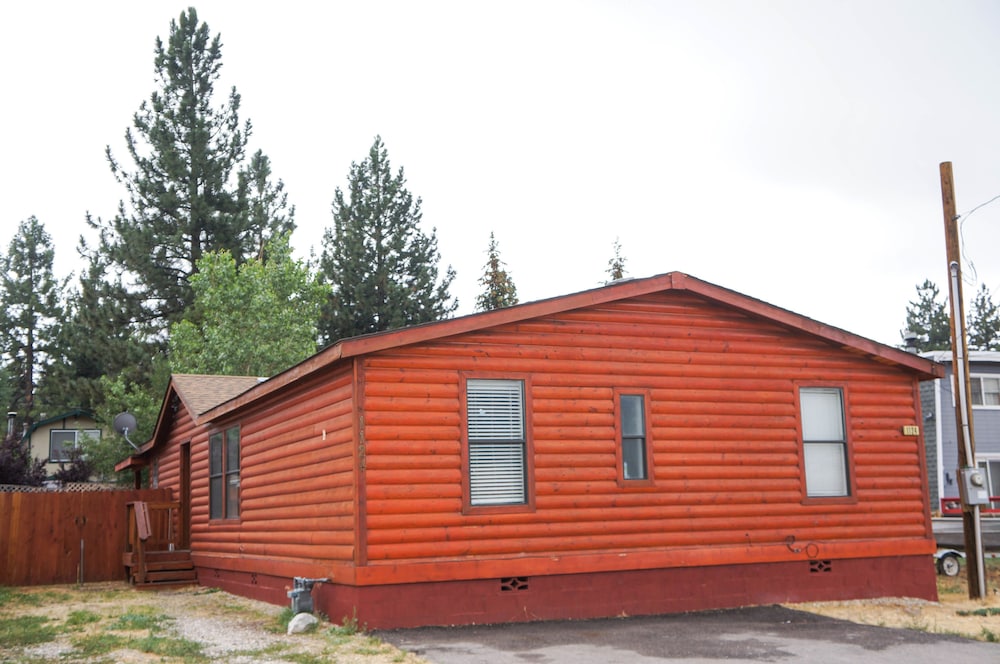 Country Club Chalet 2/43