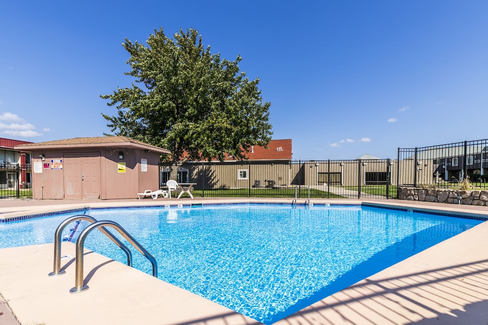 Countryside Suites Kansas City Independence I 70e Sports Complex Hotel 13/40