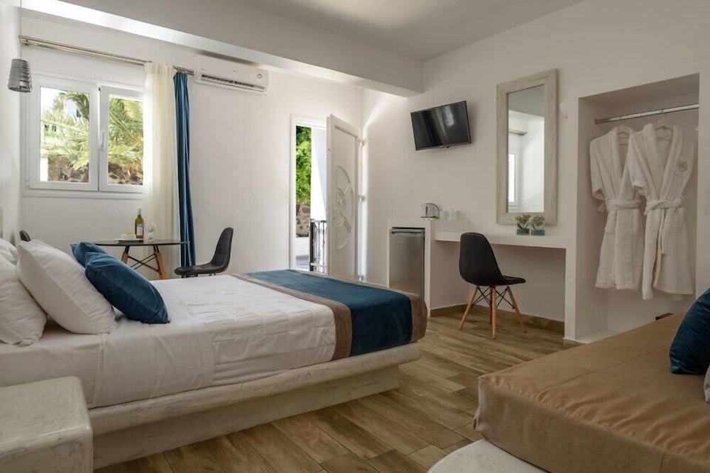 Oasis Hotel Fira 7/27