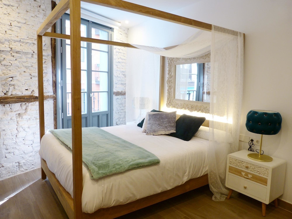 SUPERIOR, DOUBLE BED