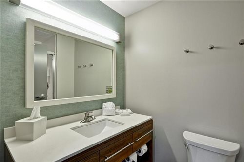 Studio, King Bed, Bathtub, Accessible