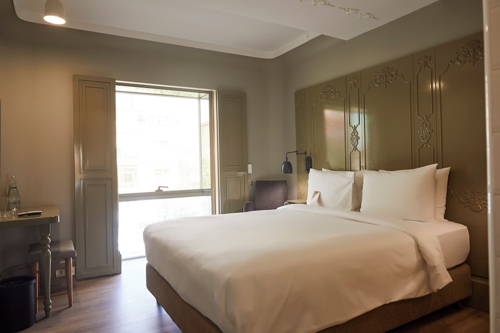 Superior, Double Bed, City View
