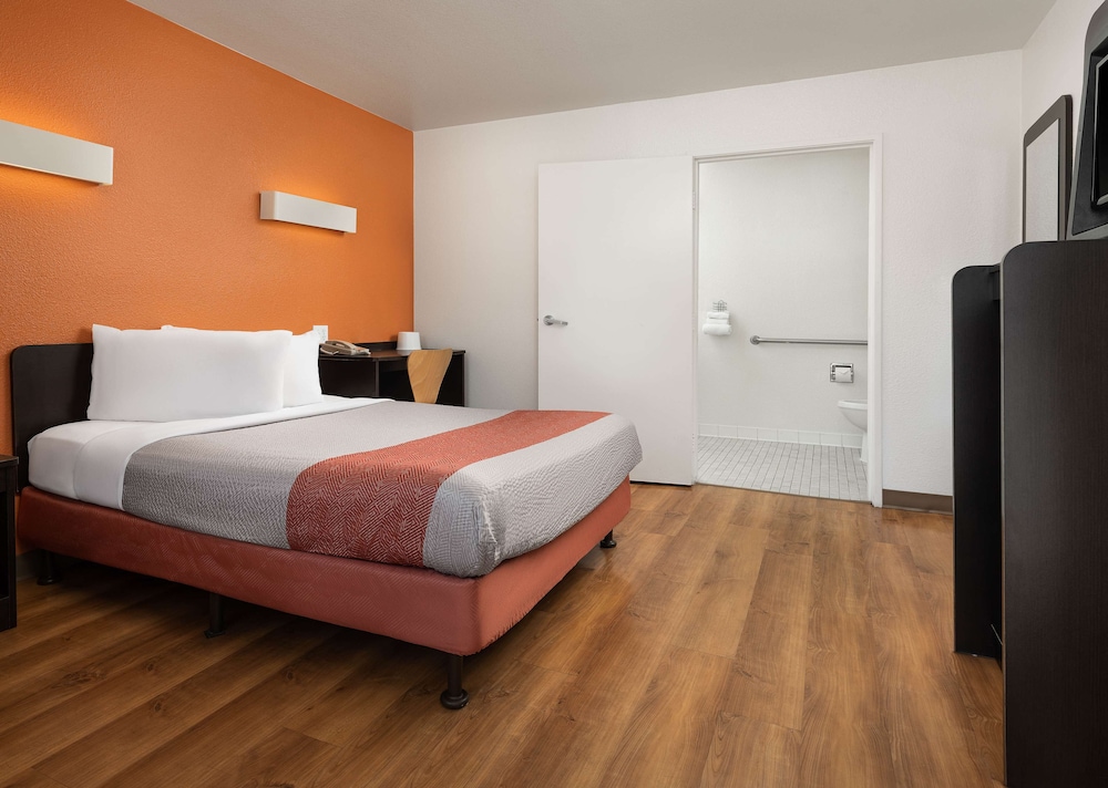 Motel6 Temecula, CA - Historic Old Town 18/62
