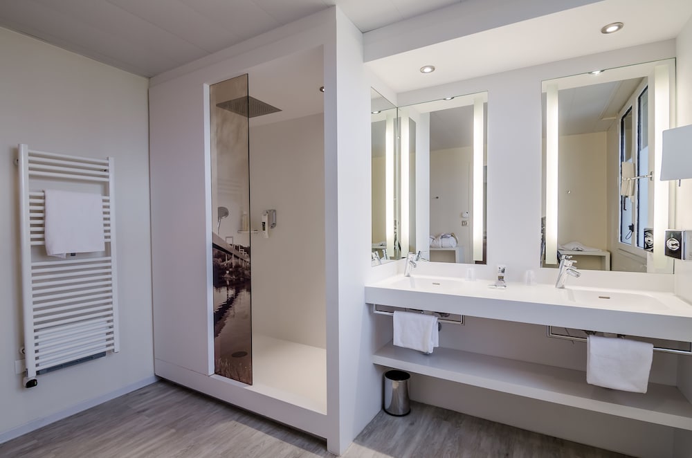 MERCURE CERGY PONTOISE CENTRE 22/70