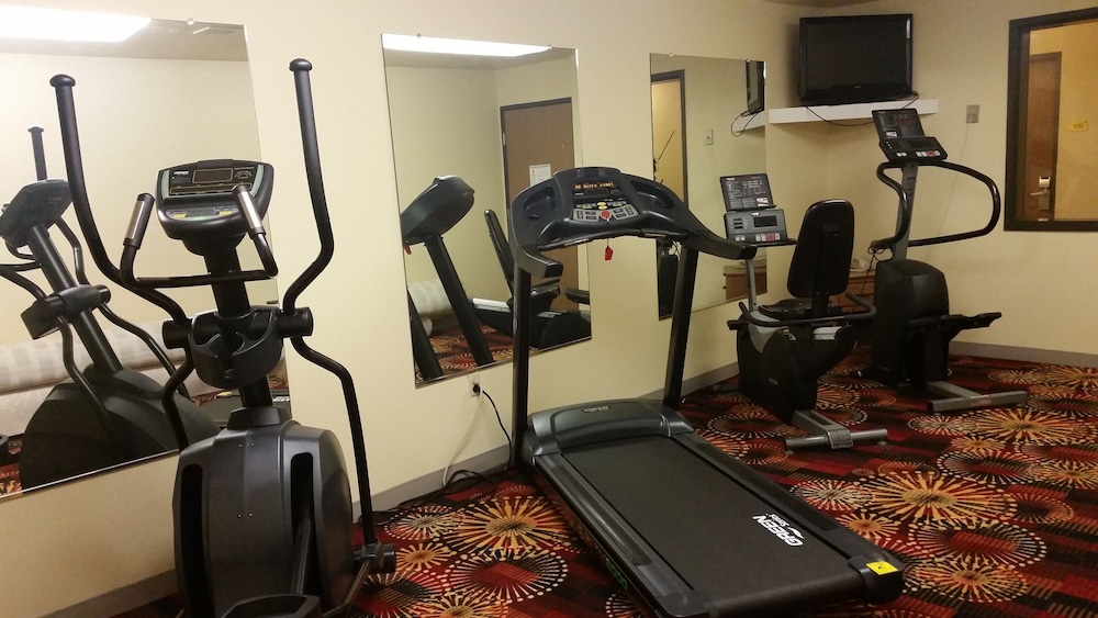 Super 8 by Wyndham Wheeling/Saint Clairsville OH Area 24/36