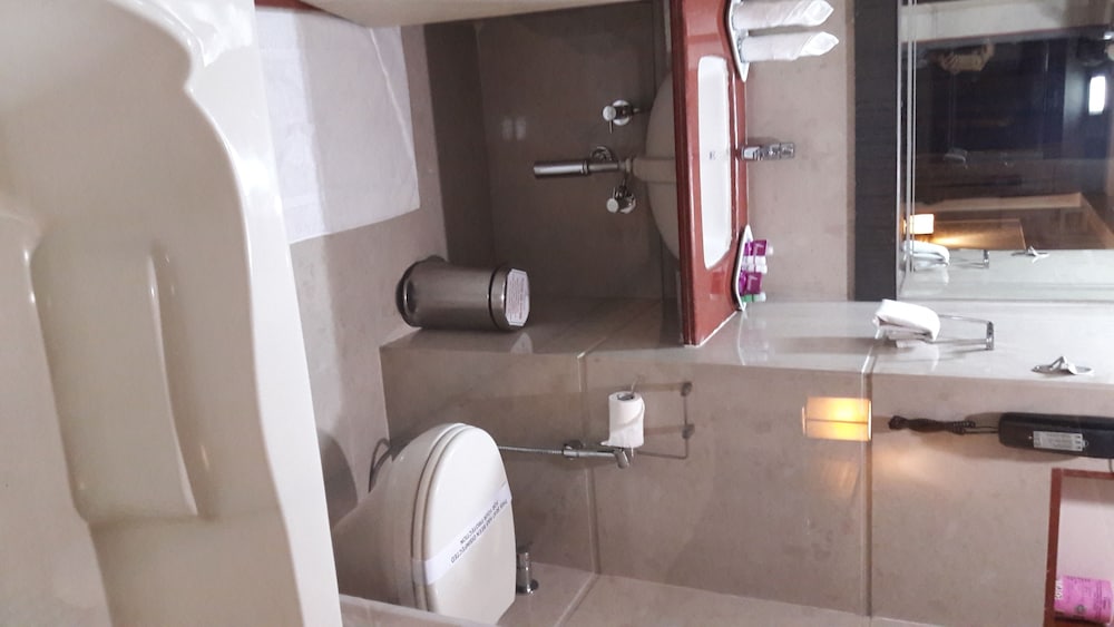 SILVER CLOUD HOTEL 24/71