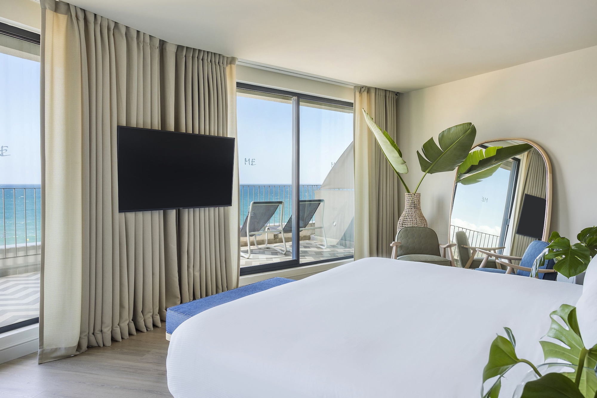 Beyond Me, Suite, King Bed, City and Sea View