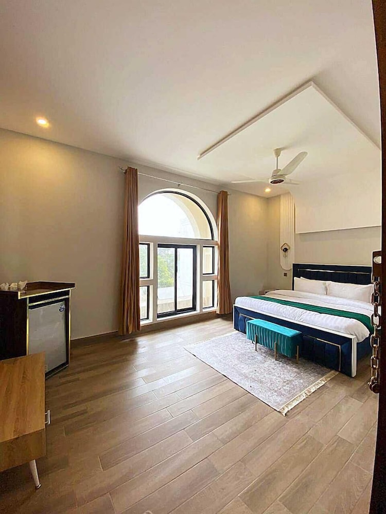 Grand Shalimar Hotel 24/47