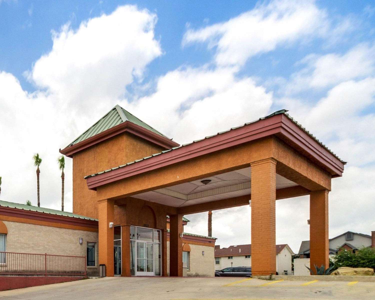 Econo Lodge Inn and Suites Eagle Pass, TX 1/37