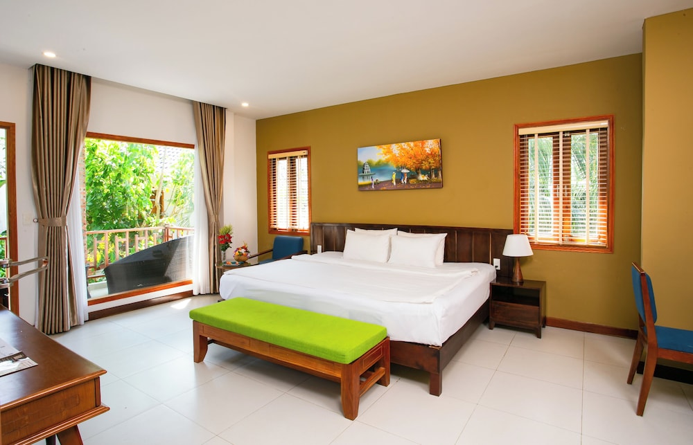 1 BEDROOM, LUXURY, POOL VIEW