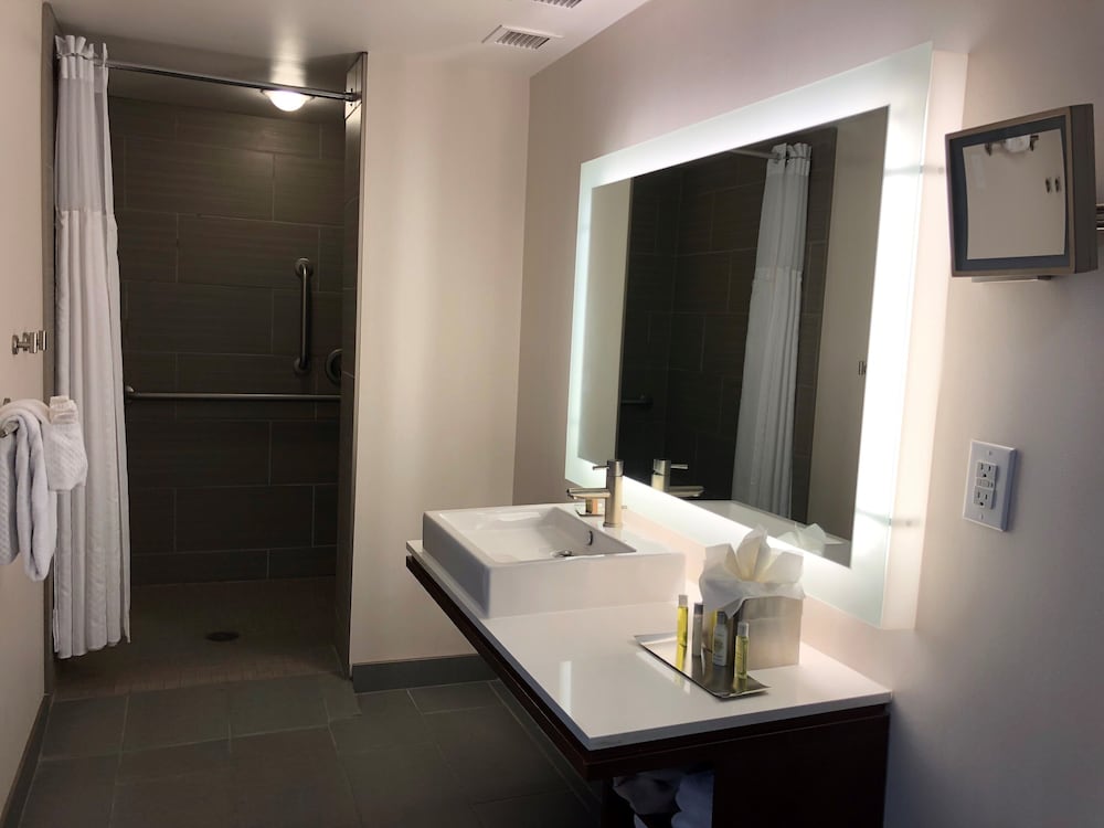 Doubletree By Hilton Omaha Southwest 14/54