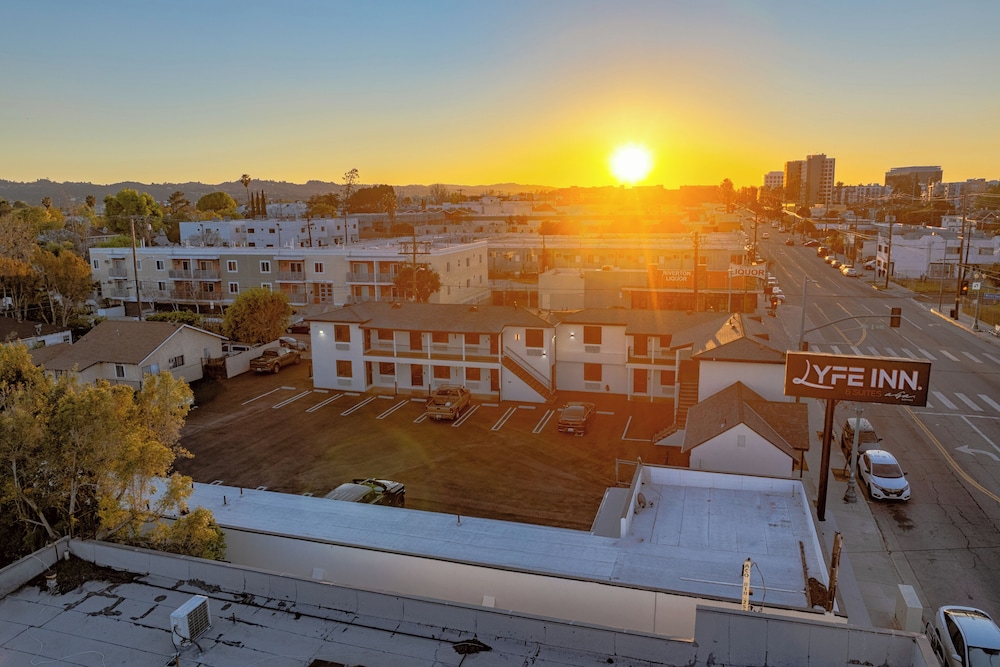 LYFE INN & SUITES by AGA- North Hollywood Near Universal Studios 20/22