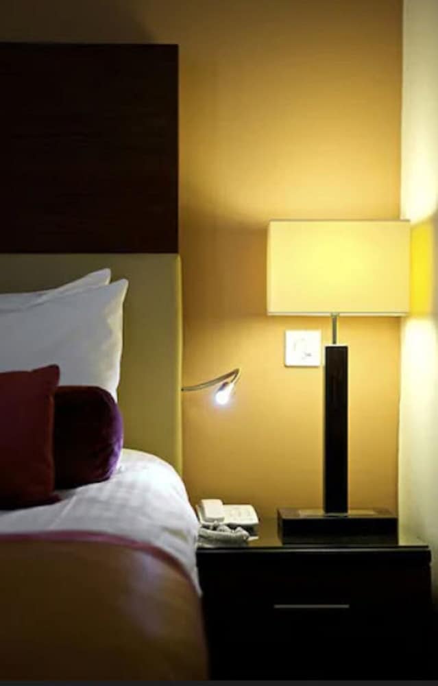 Parliament House Hotel 41/65