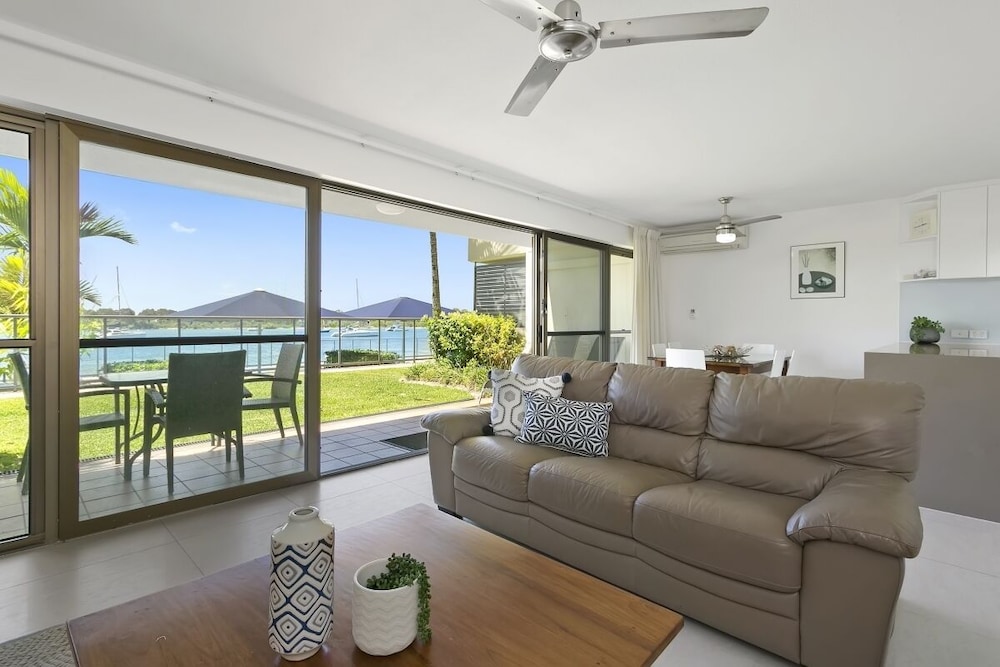 NOOSA SHORES RESORT 24/70