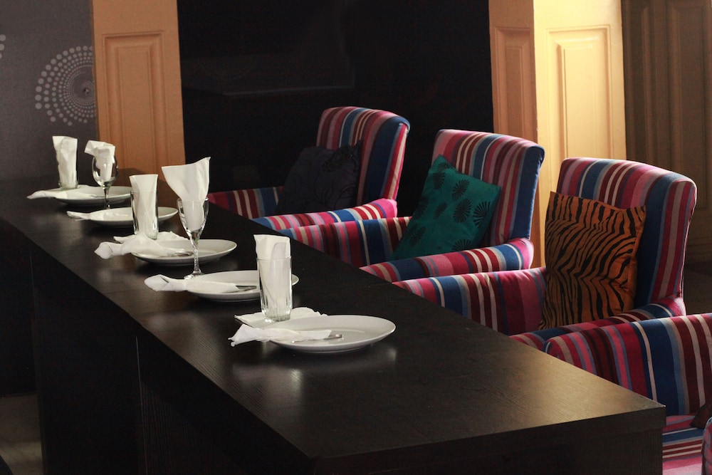 Carleton Hotel & Suites 23/29