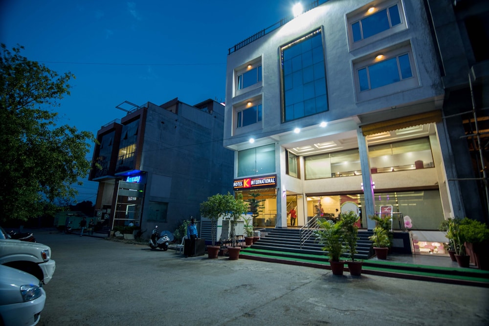 LN Hotels and Resorts 45/48