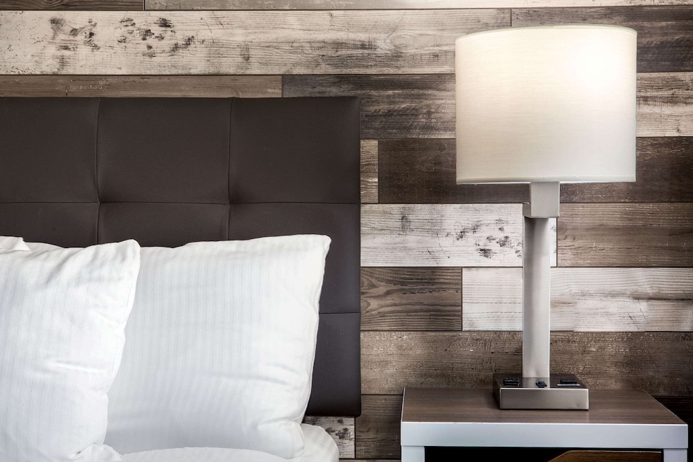 La Quinta Inn Suites By Wyndham Pittsburg 16/51