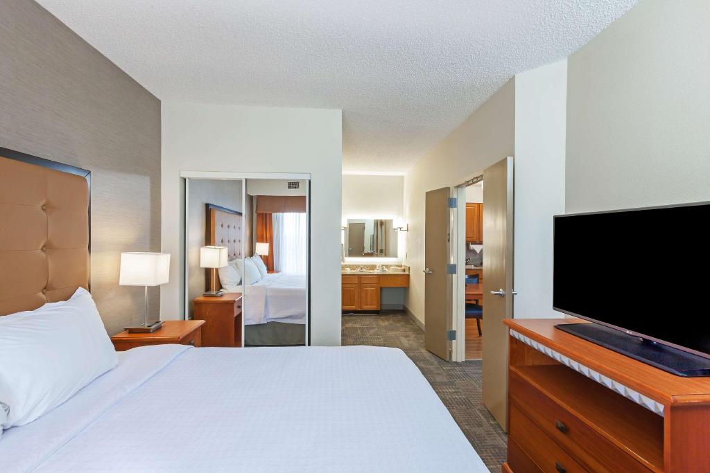 2 Bedrooms, Suite, 2 King Beds, 2 Bathrooms, Accessible