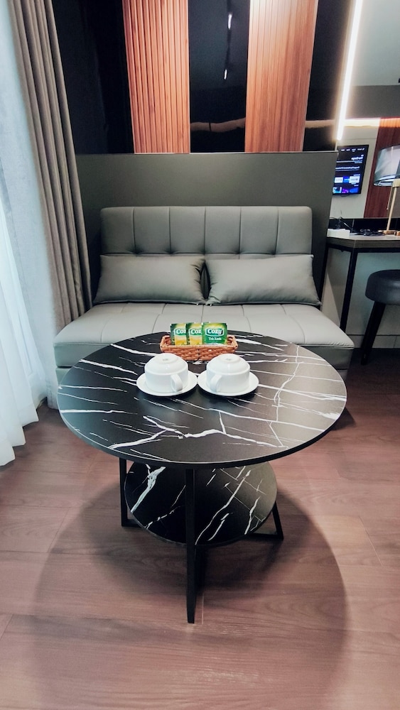 Moc Huong Hotel 43/49