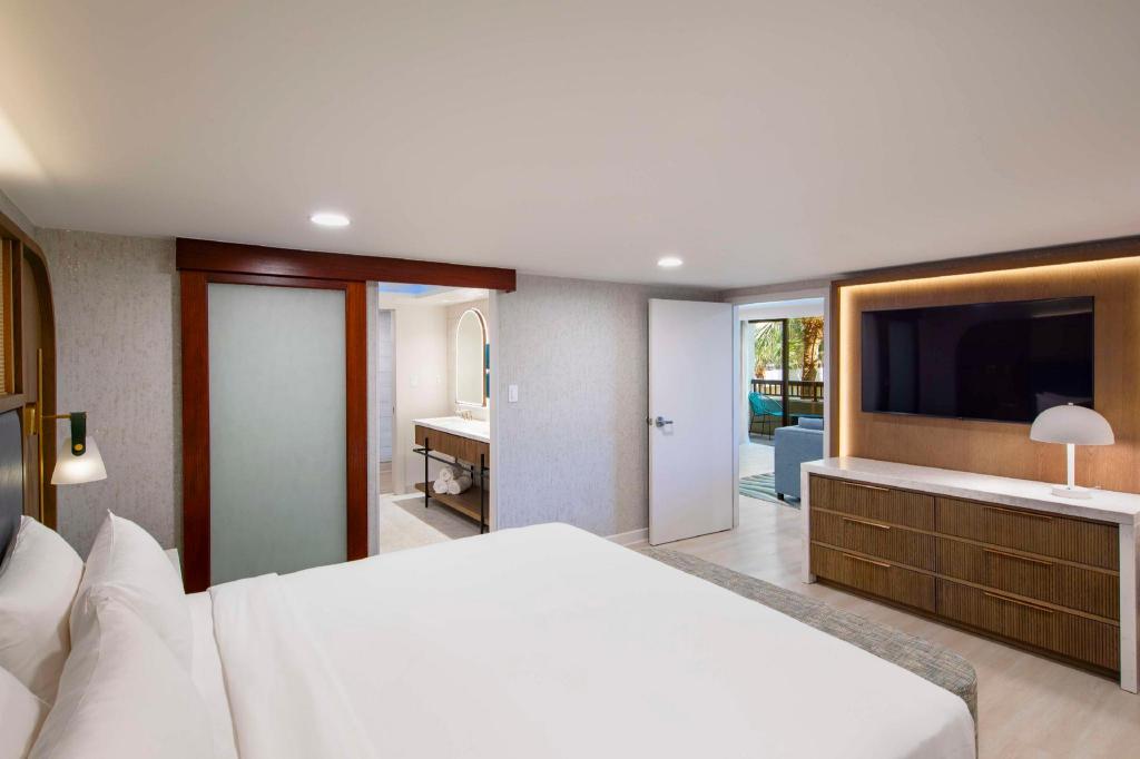 Grand, Suite, King Bed, Sofa