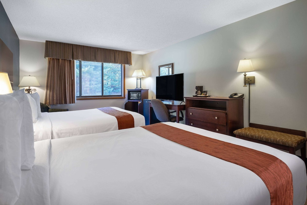 Travelodge by Wyndham Merrill 17/50