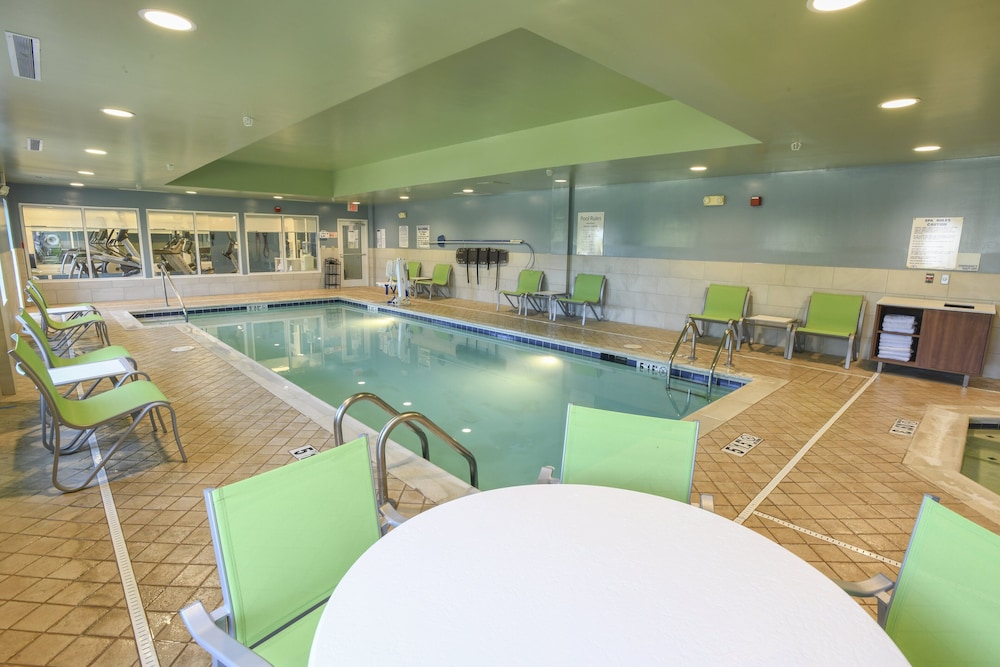 Holiday Inn Express Hotel Suites Richwood Cincinnati South 48/50