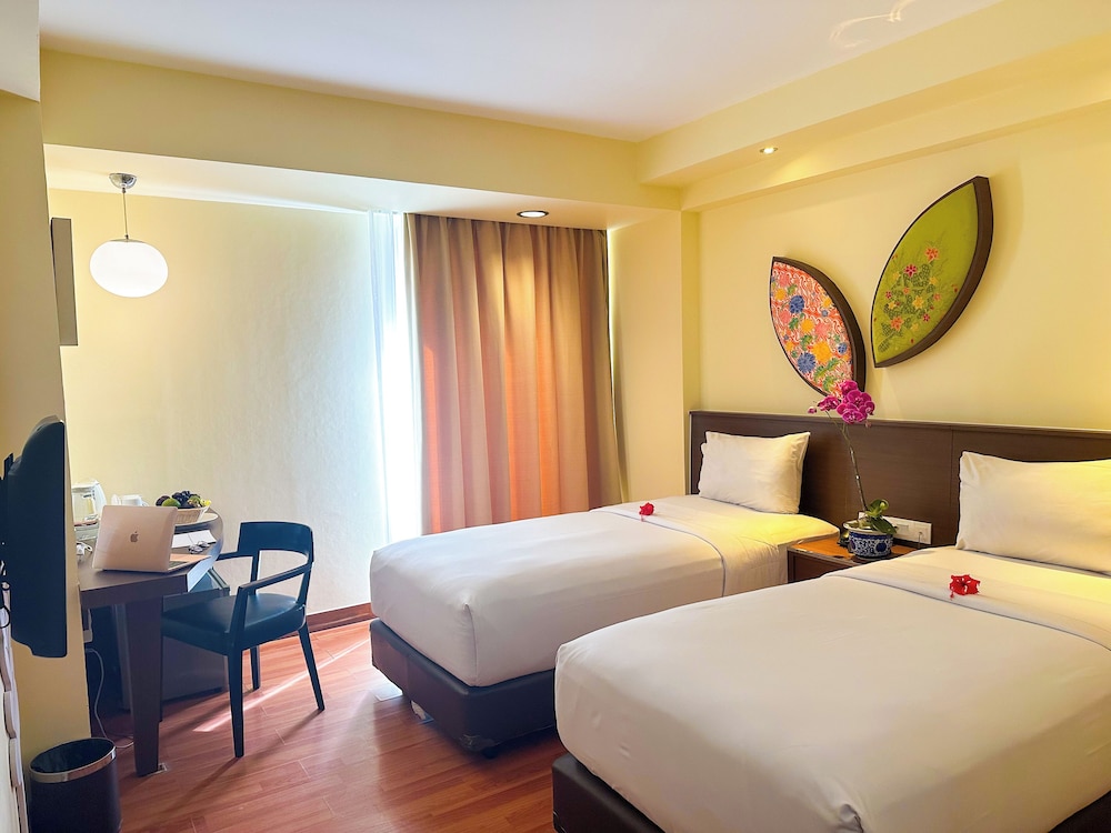 CONNECTING, DELUXE, DOUBLE AND TWIN BEDS