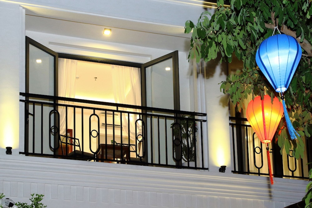 Uptown Hotel 6/46
