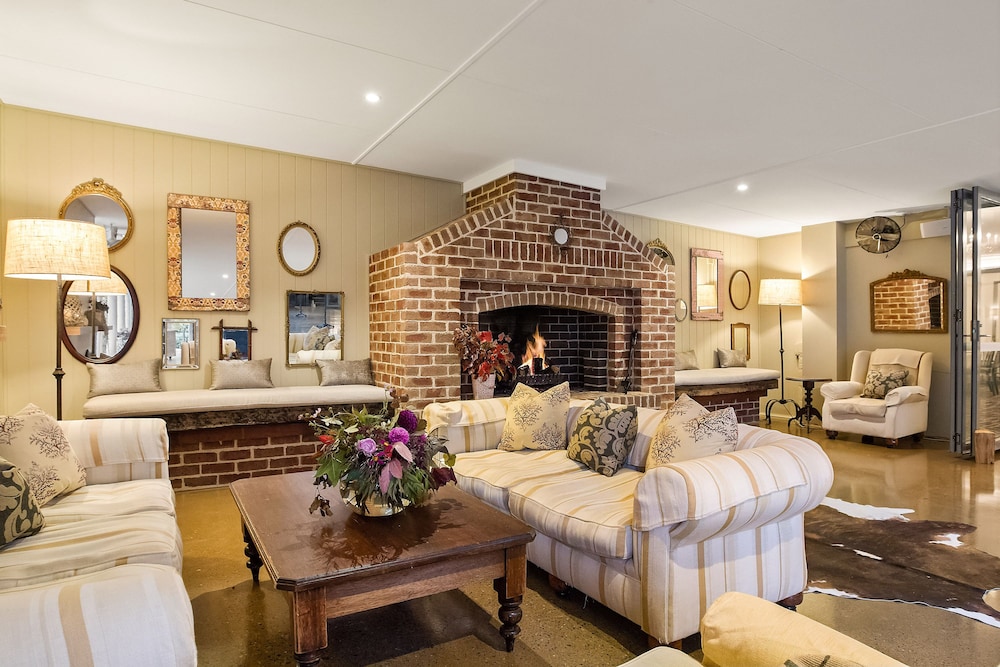 PEPPERS MANOR HOUSE 51/80