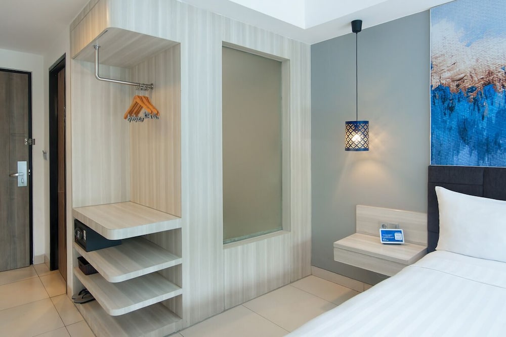 Aston Anyer Beach Hotel 18/50
