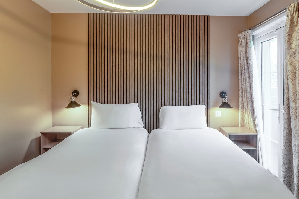 EXECUTIVE, TWIN BEDS