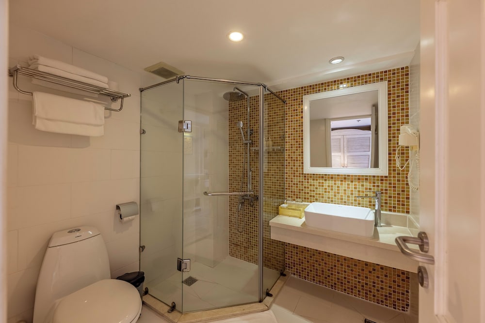 Hotel L Odeon Phu My Hung 44/46
