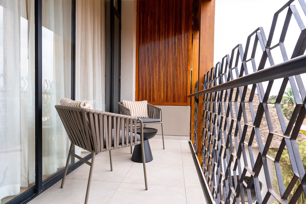 Le Petit Village Hotel 25/50